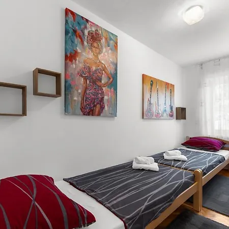 Appartement Petricija With Garden *