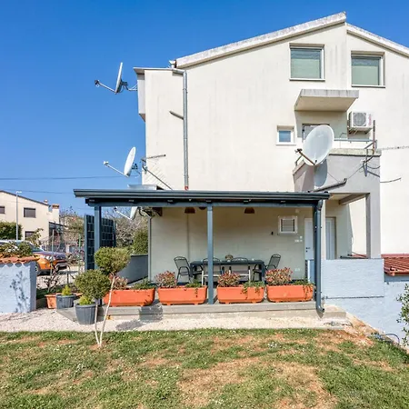 Petricija With Garden *