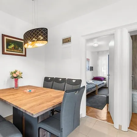 Petricija With Garden Apartmán *