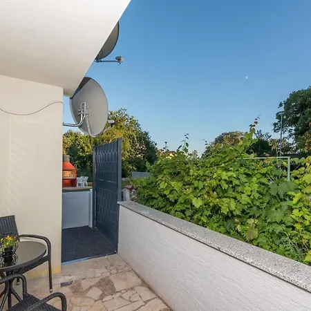 Petricija With Garden * פורץ