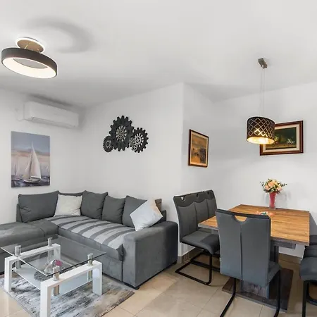 Petricija With Garden * Poreč