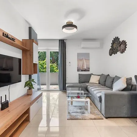 Petricija With Garden * Poreč