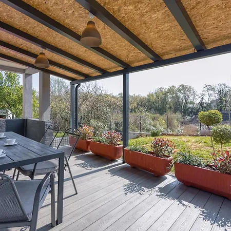 Petricija With Garden דירה