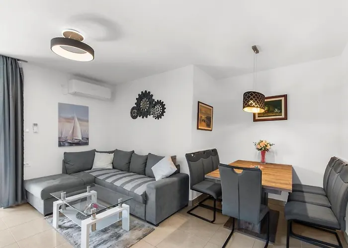 Petricija With Garden * Poreč