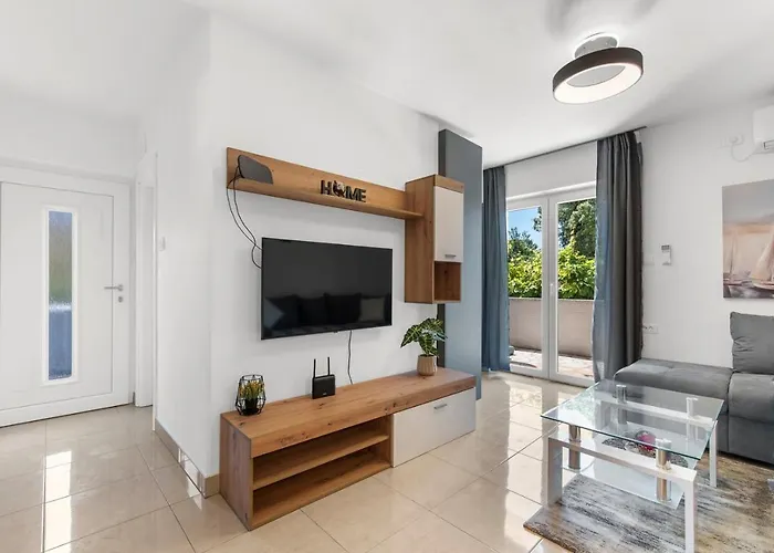 Petricija With Garden * Poreč