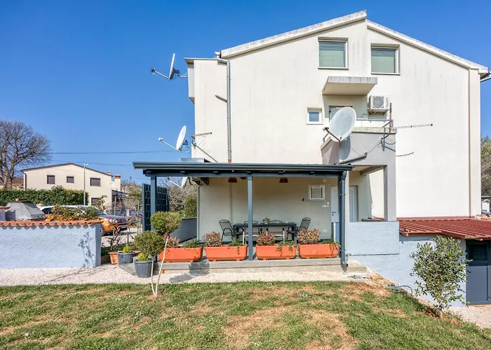 Petricija With Garden *